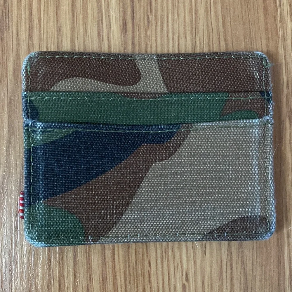 ❤️ Herschel Camo Wallet Card Holder